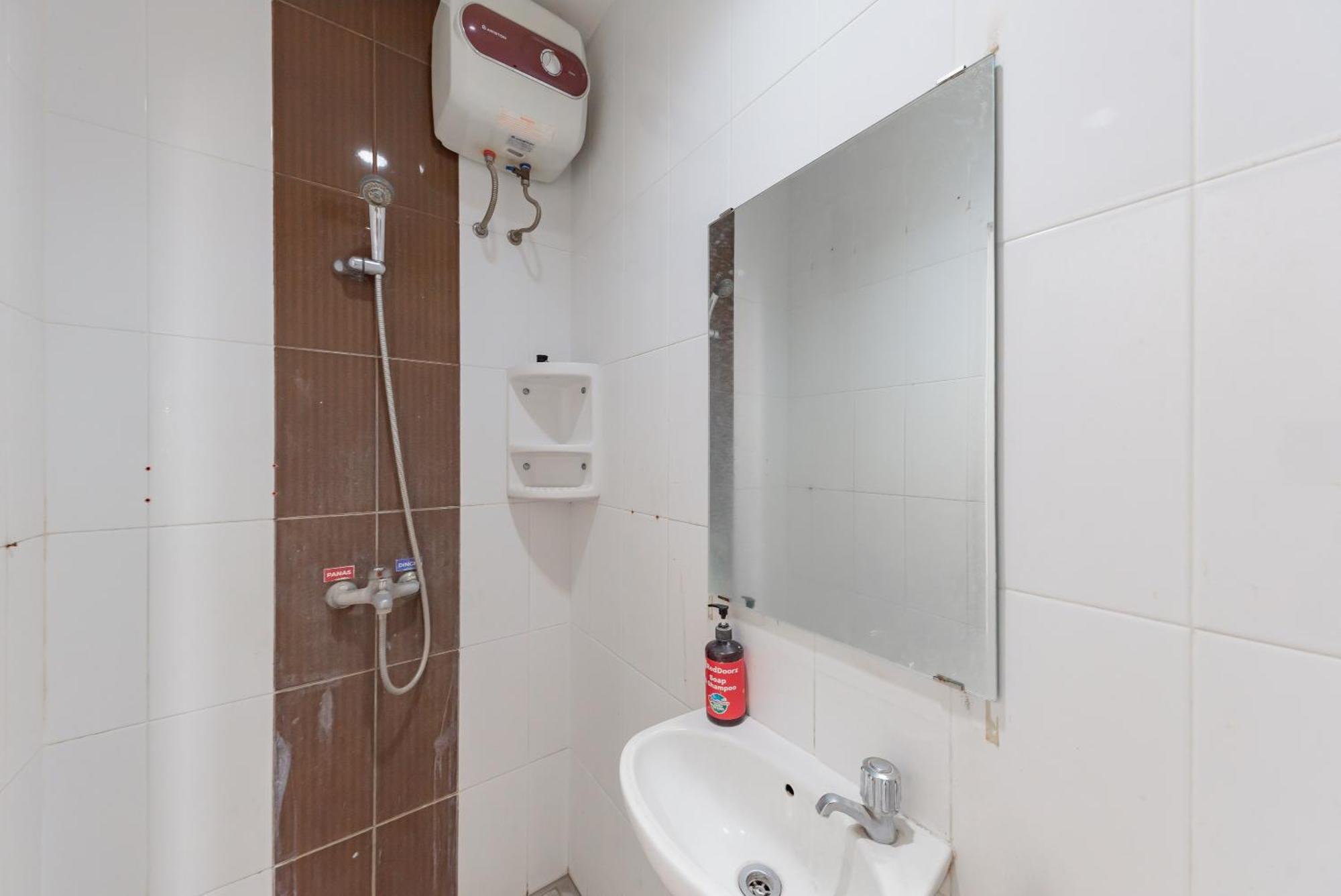 Hotel RedDoorz @ Malabar Street Bandung Exterior foto